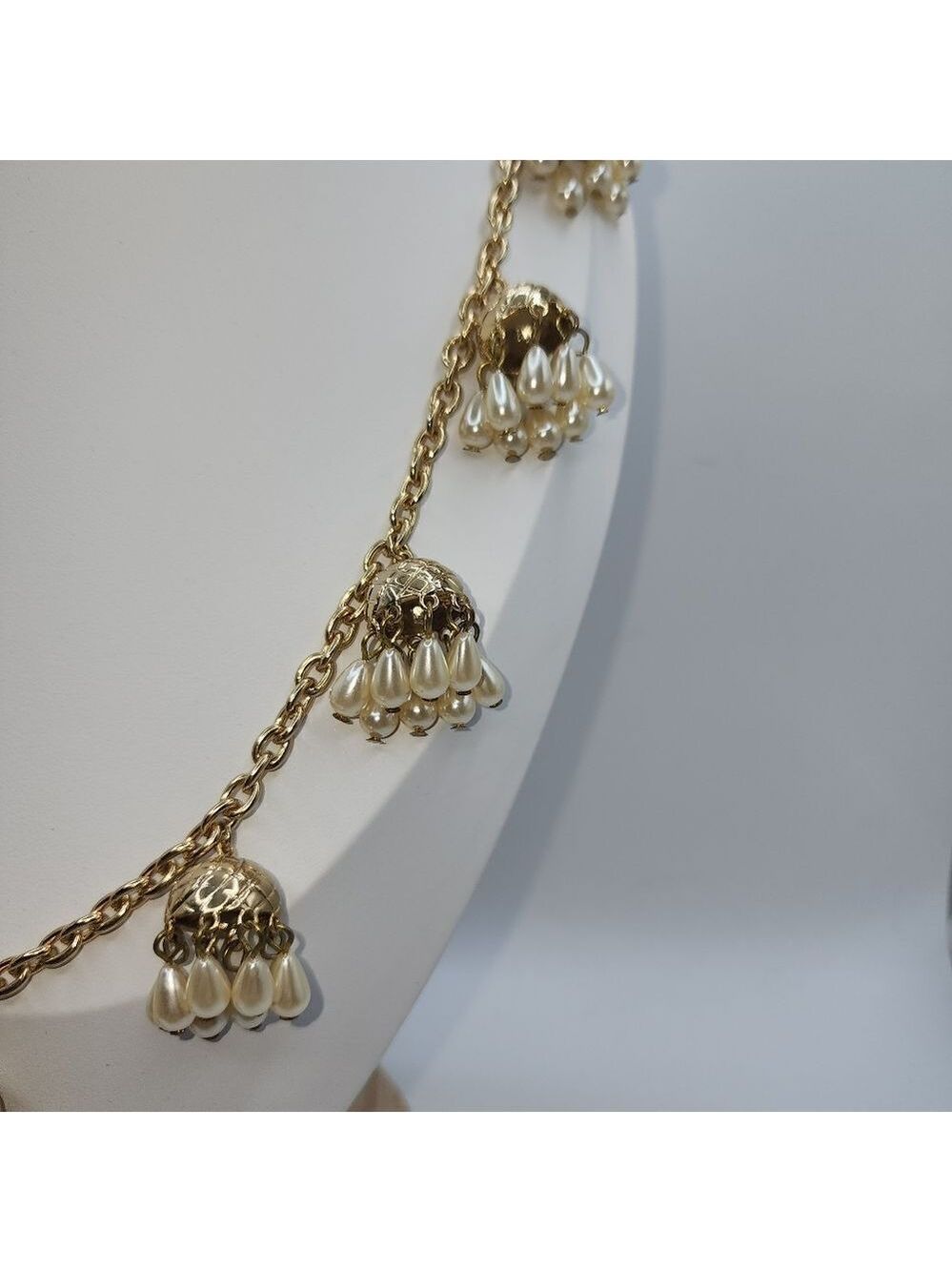 Fern Mallis Simulated Pearl Cluster Drop Necklace NWOT - Picture 3 of 9
